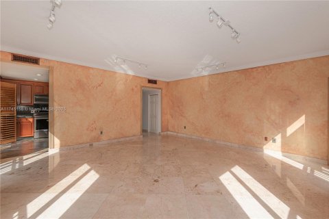 Condo in Coral Gables, Florida, 2 bedrooms  № 1716436 - photo 6