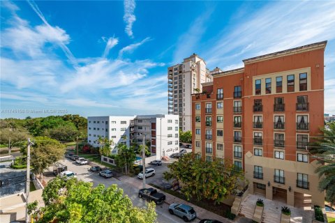 Condo in Coral Gables, Florida, 2 bedrooms  № 1716436 - photo 2