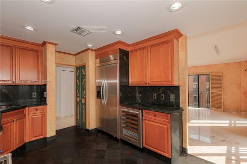 Condo in Coral Gables, Florida, 2 bedrooms  № 1716436 - photo 10