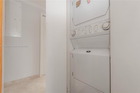 Condo in Coral Gables, Florida, 2 bedrooms  № 1716436 - photo 14
