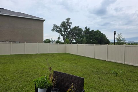 House in Zephyrhills, Florida 5 bedrooms, 242.01 sq.m. № 2201907 - photo 7