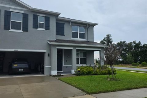 House in Zephyrhills, Florida 5 bedrooms, 242.01 sq.m. № 2201907 - photo 2