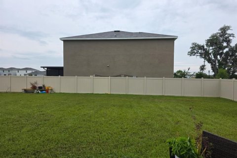 House in Zephyrhills, Florida 5 bedrooms, 242.01 sq.m. № 2201907 - photo 6