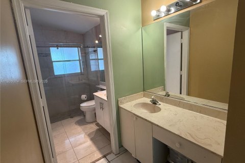 House in Miramar, Florida 4 bedrooms, 137.22 sq.m. № 1987762 - photo 12