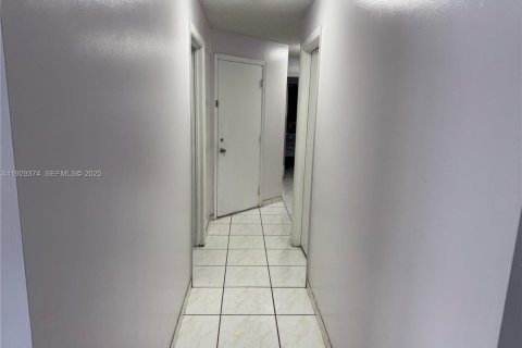 House in Miramar, Florida 4 bedrooms, 137.22 sq.m. № 1987762 - photo 6