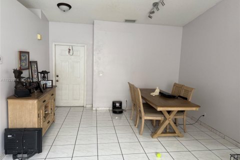 House in Miramar, Florida 4 bedrooms, 137.22 sq.m. № 1987762 - photo 5