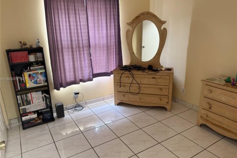 House in Miramar, Florida 4 bedrooms, 137.22 sq.m. № 1987762 - photo 8