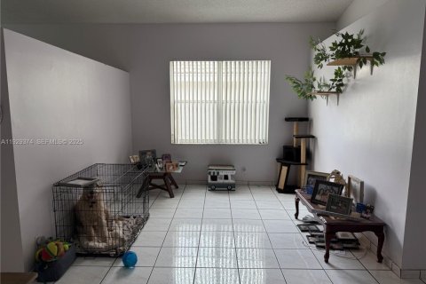 House in Miramar, Florida 4 bedrooms, 137.22 sq.m. № 1987762 - photo 4