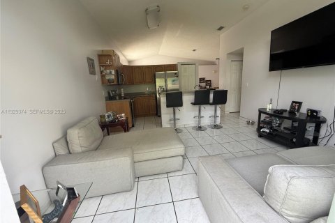 House in Miramar, Florida 4 bedrooms, 137.22 sq.m. № 1987762 - photo 14