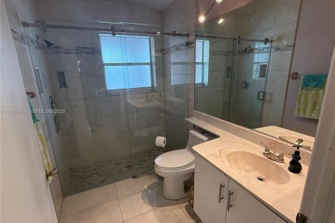 House in Miramar, Florida 4 bedrooms, 137.22 sq.m. № 1987762 - photo 11