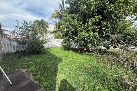 House in Miramar, Florida 4 bedrooms, 137.22 sq.m. № 1987762 - photo 13