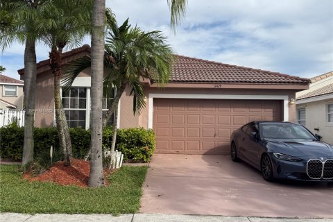 House in Miramar, Florida 4 bedrooms, 137.22 sq.m. № 1987762 - photo 15