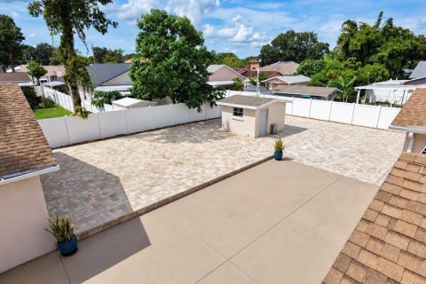 Casa en venta en Tampa, Florida, 6 dormitorios, 303.51 m2 № 2412666 - foto 9