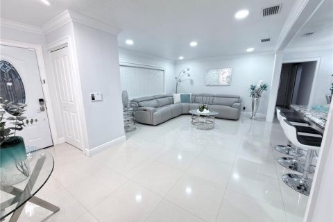 Casa en venta en Tampa, Florida, 6 dormitorios, 303.51 m2 № 2412666 - foto 15