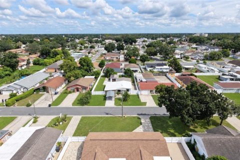 Casa en venta en Tampa, Florida, 6 dormitorios, 303.51 m2 № 2412666 - foto 11
