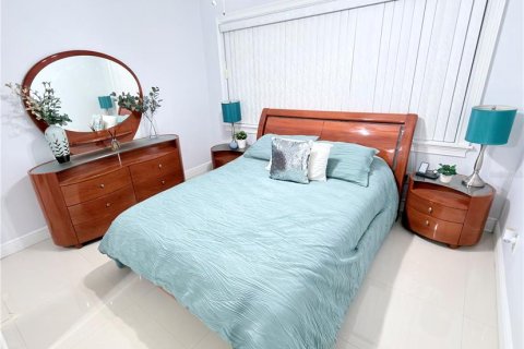 Casa en venta en Tampa, Florida, 6 dormitorios, 303.51 m2 № 2412666 - foto 30
