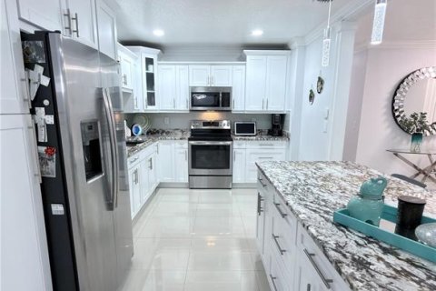 Casa en venta en Tampa, Florida, 6 dormitorios, 303.51 m2 № 2412666 - foto 23