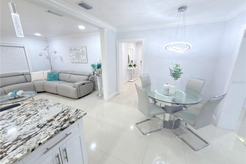Casa en venta en Tampa, Florida, 6 dormitorios, 303.51 m2 № 2412666 - foto 26