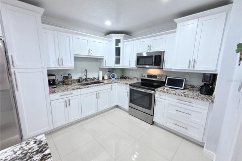 Casa en venta en Tampa, Florida, 6 dormitorios, 303.51 m2 № 2412666 - foto 20
