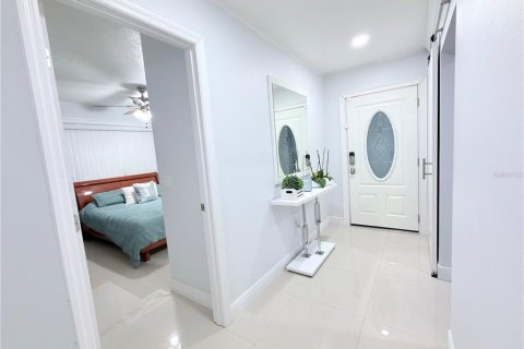 Casa en venta en Tampa, Florida, 6 dormitorios, 303.51 m2 № 2412666 - foto 29