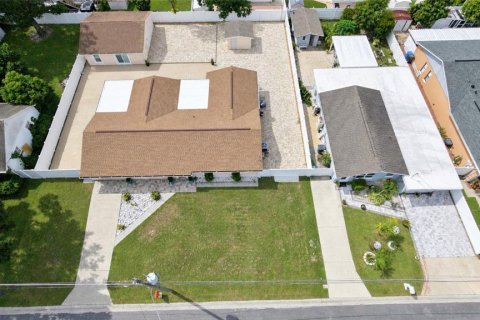 Casa en venta en Tampa, Florida, 6 dormitorios, 303.51 m2 № 2412666 - foto 13
