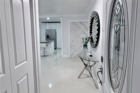 Casa en venta en Tampa, Florida, 6 dormitorios, 303.51 m2 № 2412666 - foto 14