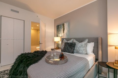 Condo in Miami, Florida, 2 bedrooms  № 2014224 - photo 11
