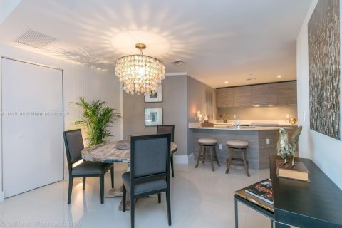 Condo in Miami, Florida, 2 bedrooms  № 2014224 - photo 7