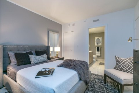 Condo in Miami, Florida, 2 bedrooms  № 2014224 - photo 14