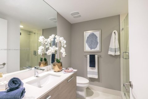 Condo in Miami, Florida, 2 bedrooms  № 2014224 - photo 15