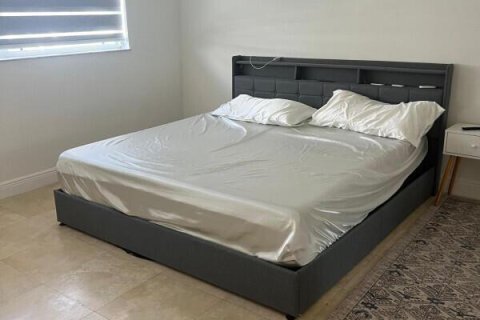 Copropriété à louer à North Miami Beach, Floride: 1 chambre, 77.11 m2 № 2147229 - photo 3