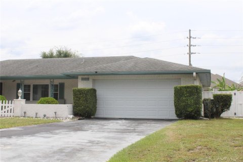 Casa en venta en Kissimmee, Florida, 3 dormitorios, 172.15 m2 № 2114208 - foto 2