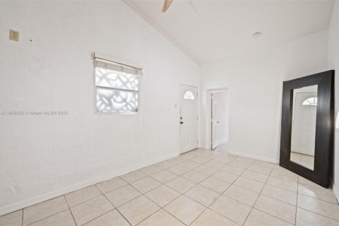 Casa en venta en Miami Springs, Florida, 3 dormitorios, 130.71 m2 № 1890990 - foto 8