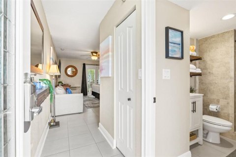 Condo in Dunedin, Florida, 3 rooms № 2222251 - photo 9