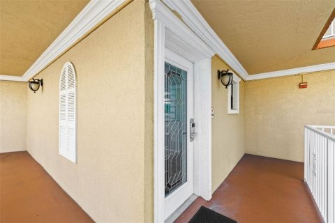 Condo in Dunedin, Florida, 3 rooms № 2222251 - photo 8