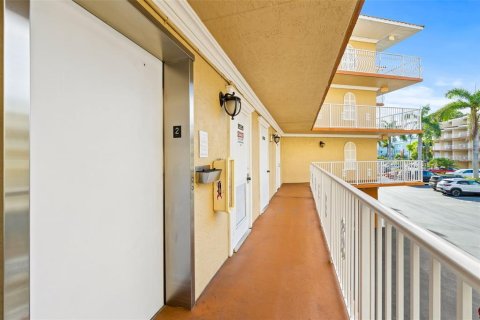 Condo in Dunedin, Florida, 3 rooms № 2222251 - photo 7