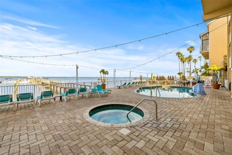 Condo in Dunedin, Florida, 3 rooms № 2222251 - photo 22