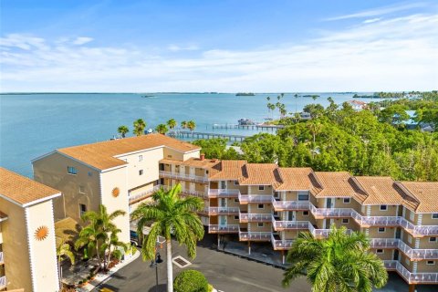 Condo in Dunedin, Florida, 3 rooms № 2222251 - photo 3