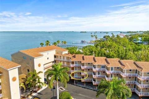 Condo in Dunedin, Florida, 3 rooms № 2222251 - photo 4