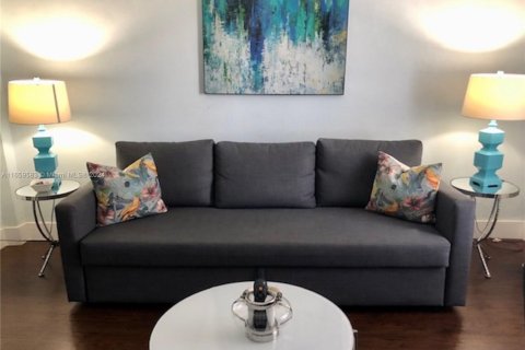 Condo in Miami Beach, Florida, 1 bedroom № 1958571 - photo 2