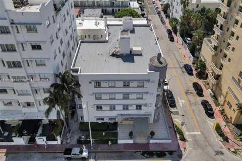 Condo in Miami Beach, Florida, 1 bedroom № 1958571 - photo 16