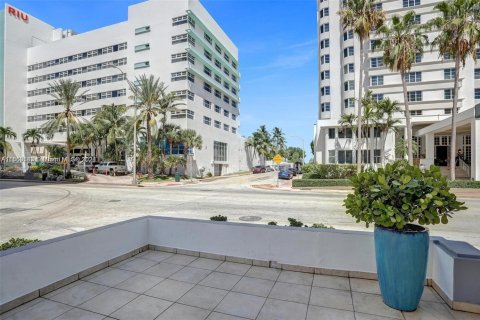 Condo in Miami Beach, Florida, 1 bedroom № 1958571 - photo 15