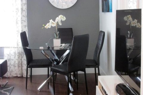 Condo in Miami Beach, Florida, 1 bedroom № 1958571 - photo 3