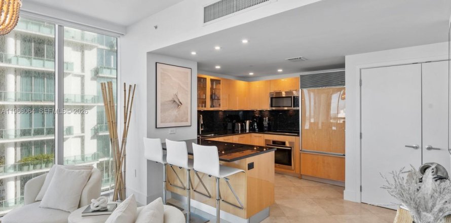 Condominio en Miami Beach, Florida, 1 dormitorio  № 2027874