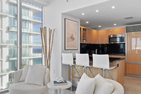 Condominio en venta en Miami Beach, Florida, 1 dormitorio, 76.18 m2 № 2027874 - foto 12