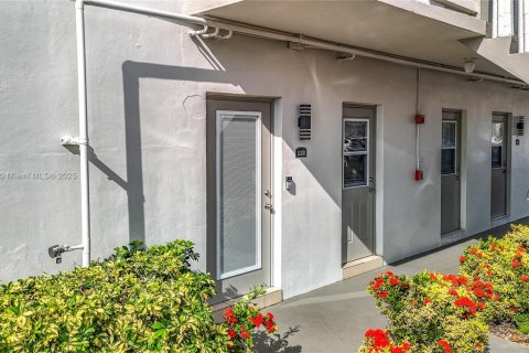 Copropriété à vendre à Lauderdale Lakes, Floride: 2 chambres, 87.7 m2 № 1836052 - photo 20