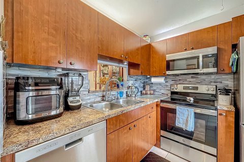 Copropriété à vendre à Lauderdale Lakes, Floride: 2 chambres, 87.7 m2 № 1836052 - photo 1