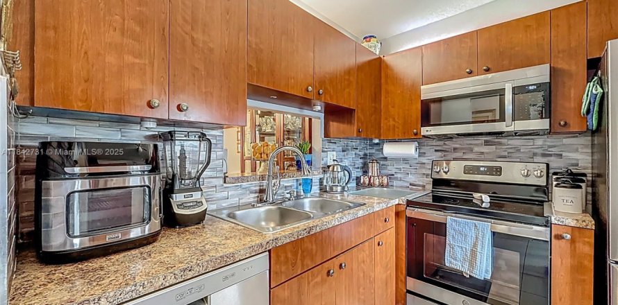 Condo à Lauderdale Lakes, Floride, 2 chambres № 1836052