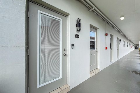 Copropriété à vendre à Lauderdale Lakes, Floride: 2 chambres, 87.7 m2 № 1836052 - photo 21
