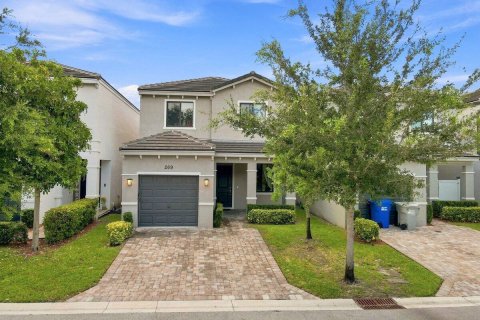 Villa ou maison à Pompano Beach, Floride 3 chambres, 154.5 m2 № 2303694